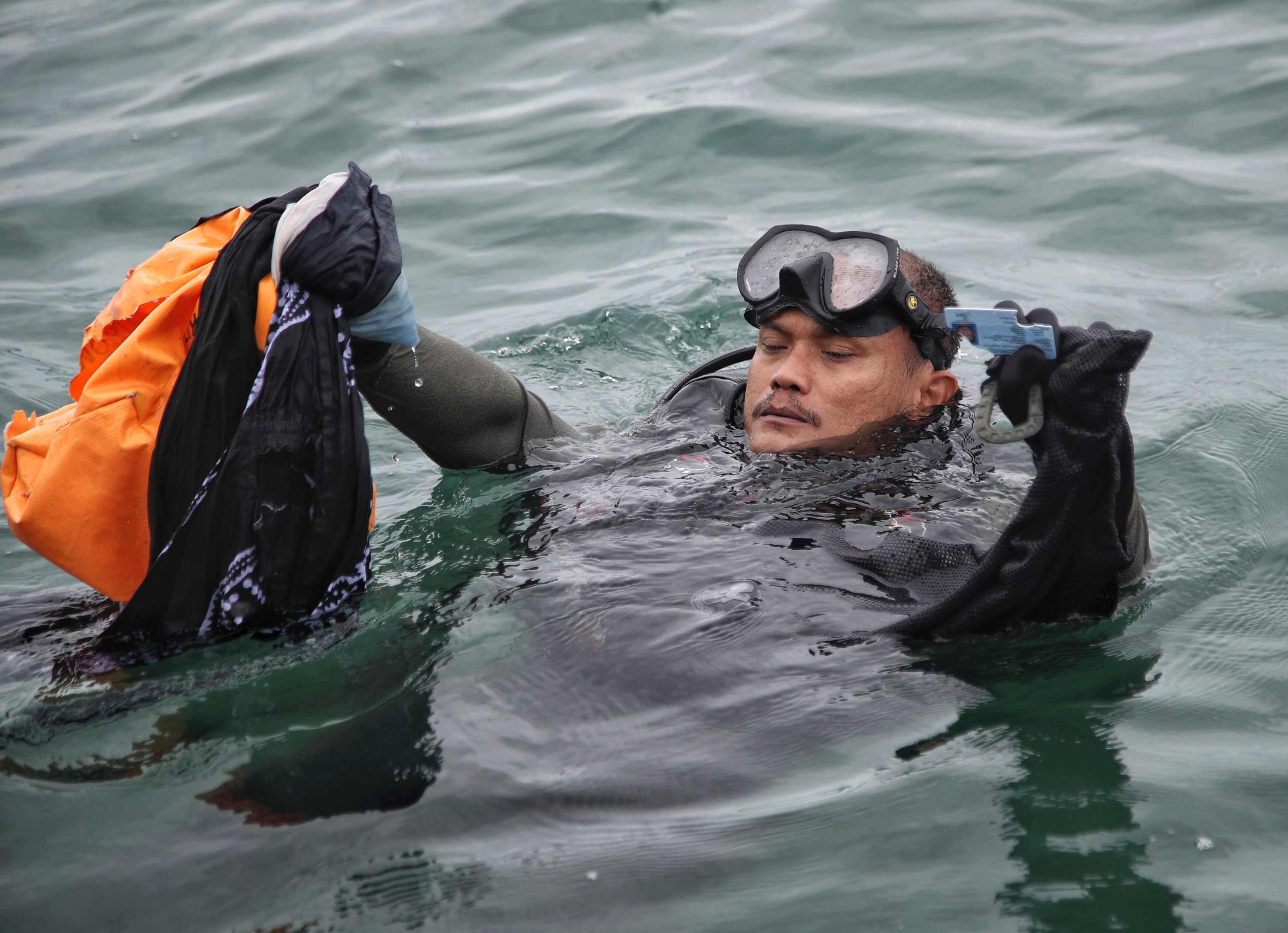 Indonesian Divers Find Black Boxes, Parts Of Plane Wreckage From ...