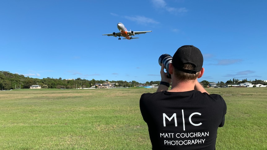 Plane spotter Matt Coughran back on taking a photo of plane coming in to land at Gold Coast airport 