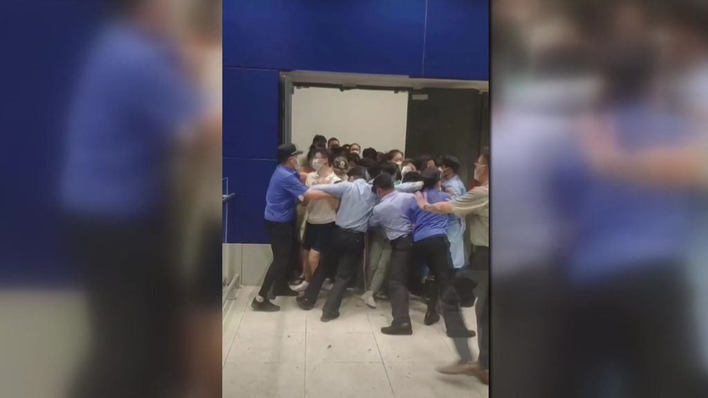 WATCH: Crowds rush to escape from Shanghai IKEA as it locks doors due to  COVID case - BusinessToday