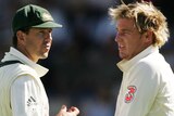 Ricky Ponting and Shane Warne discuss tactics in 2006.