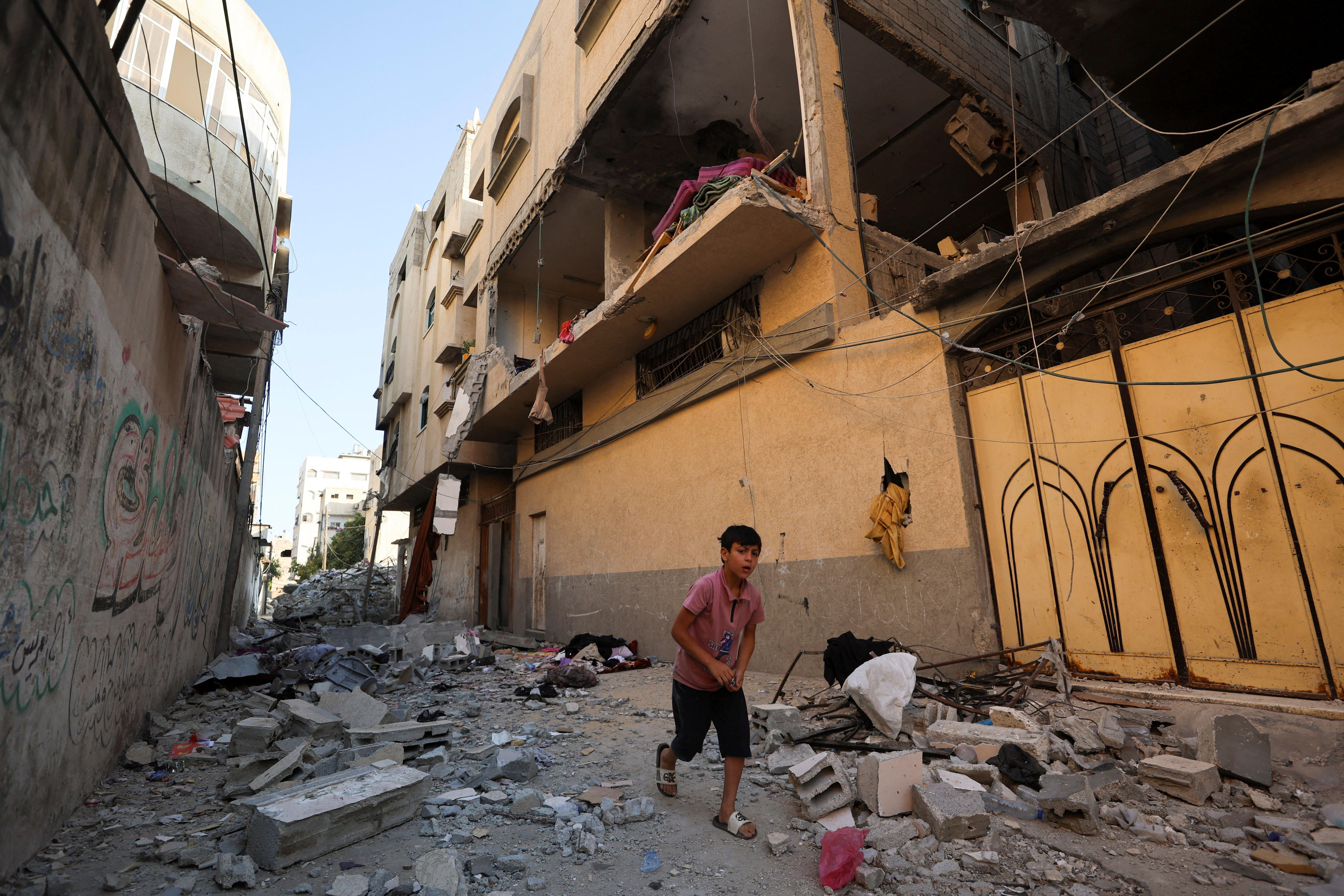 Israeli air strike kills top Hamas official
