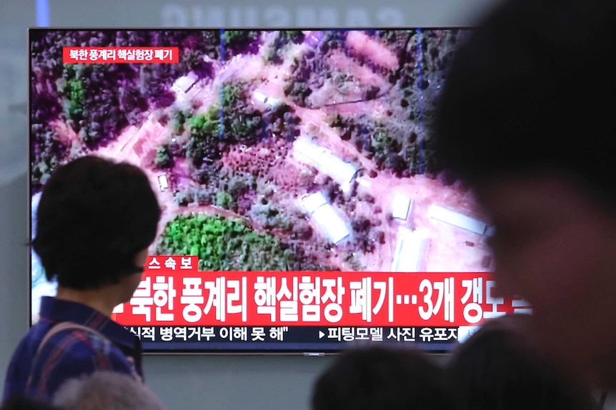 South Koreans watch TV news story about North Korean detonations