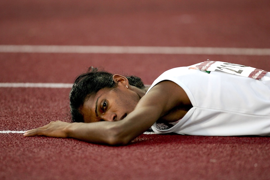 Santhi Soundarajan of India lies on the track.