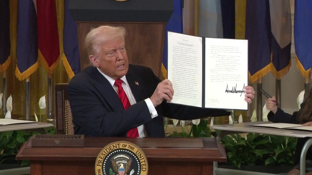 Donald Trump signs order aimed at dismantling Department of Education ...