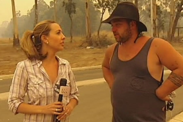 ABC reporter Lisa Maksimovic talks to a Kilmore resident