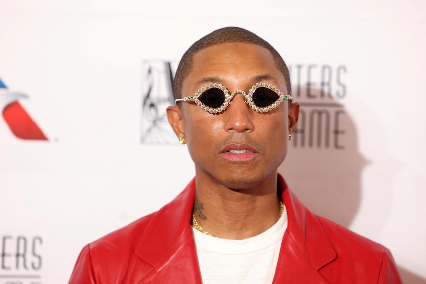 Stars support Pharrell at his 1st Louis Vuitton show: See all the photos -  ABC News