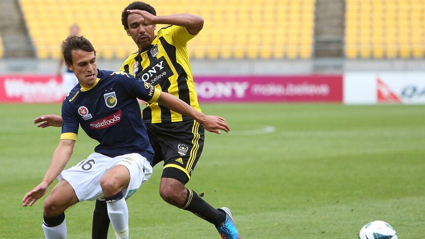 Wellington's Paul Ifill and Trent Sainsbury from Central Coast battle for the ball.