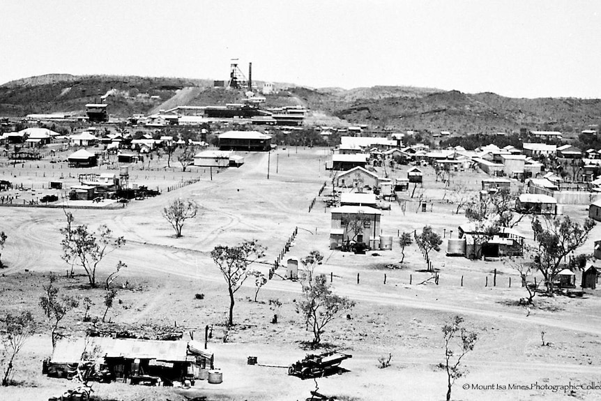 A black and white photo of Mount Isa in 1932, taken from the Hilary Street Lookout.