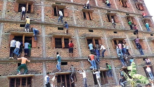 Widespread cheating scandal hits Bihar school test centres on 19 March, 2015