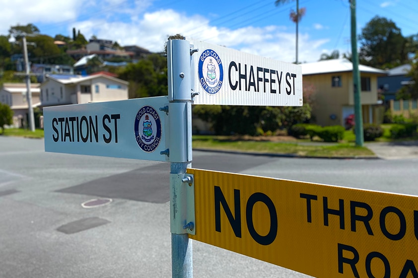 Street signs of the Gold Coast - Station Street, Chaffey Street and No through Road sign