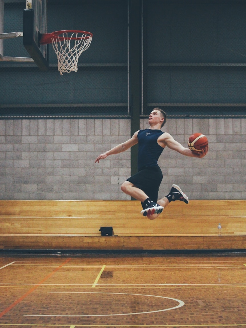 A young man playing basketball.