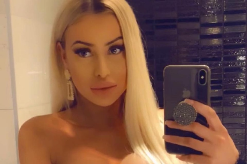 Ivona Jovanovic taking a selfie in a mirror in 2019