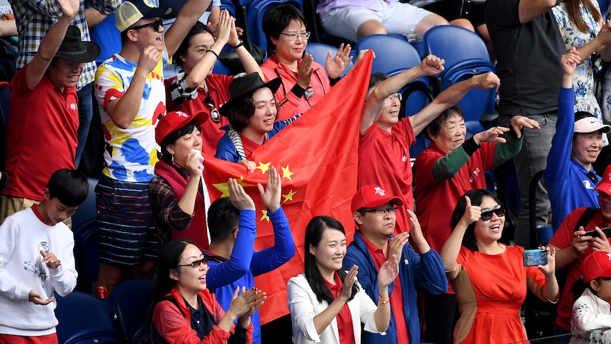 crowds at the tennis with chinese flags