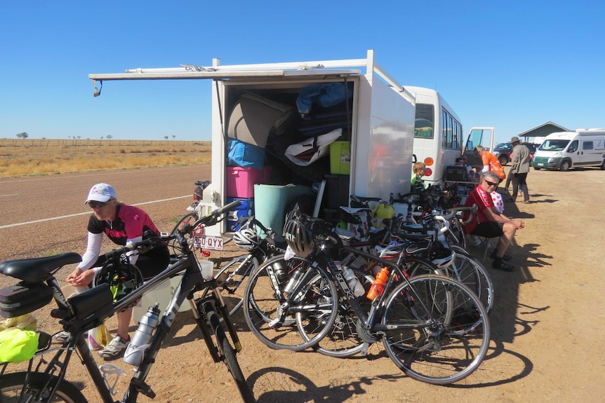 Cyclists take break during holiday ride from Charters Towers to Charleville