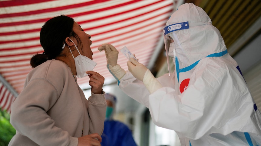 La Chine réduit les délais de quarantaine des coronavirus pour les contacts étroits, car certaines restrictions s’assouplissent