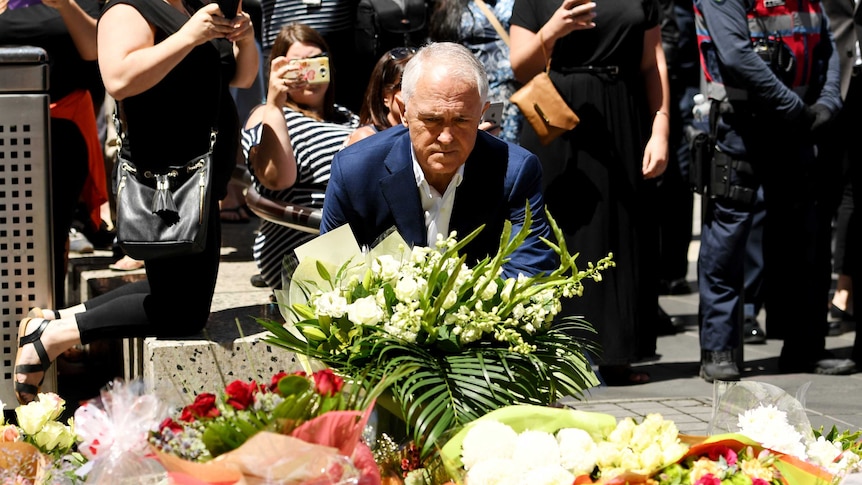 Prime Minister Malcolm Turnbull lays a floral tribute in Melbourne, January 22, 2017.
