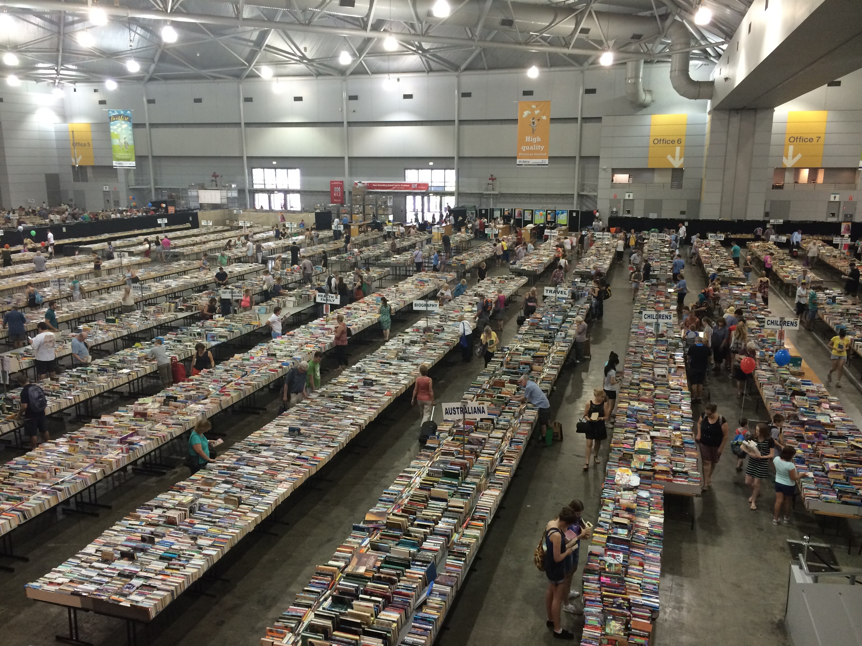 Brisbane S Lifeline Bookfest Is Back After Pandemic Saw Fundraiser Shelved Abc News