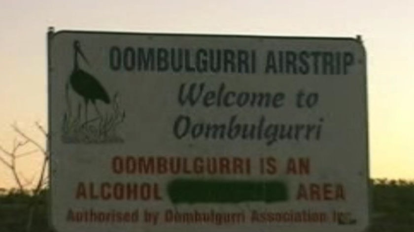 The sign at Oombulgurri