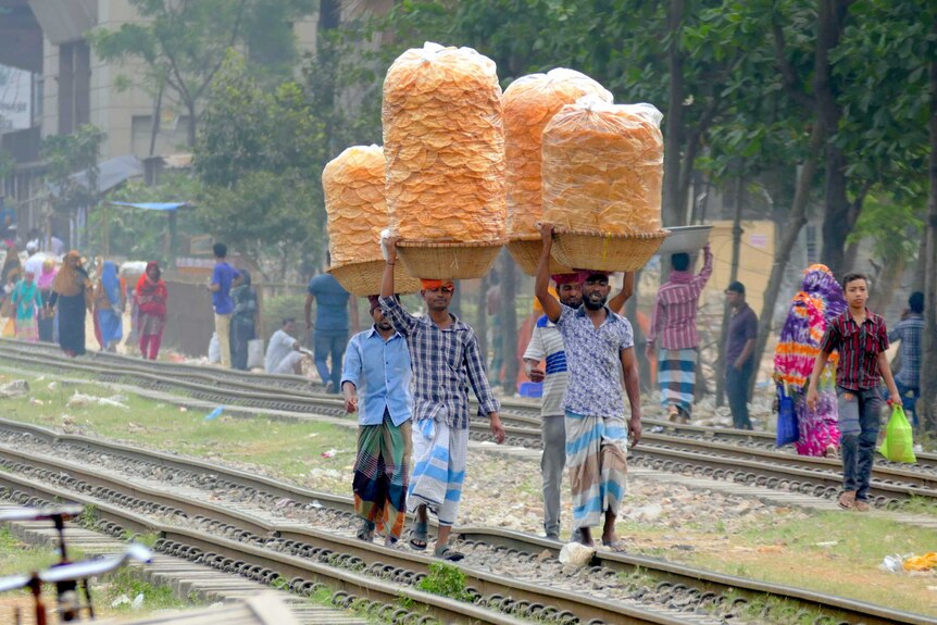 Men carry goods on their heads
