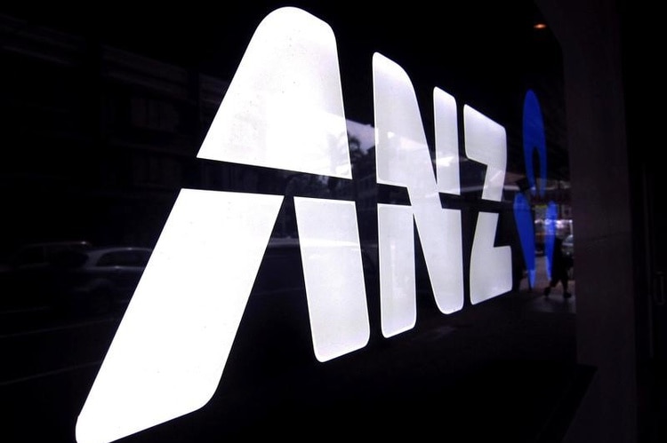 A man walks past a branch of the Australia and New Zealand Banking Group Ltd (ANZ) in Sydney October 29, 2013. REUTERS/David Gray