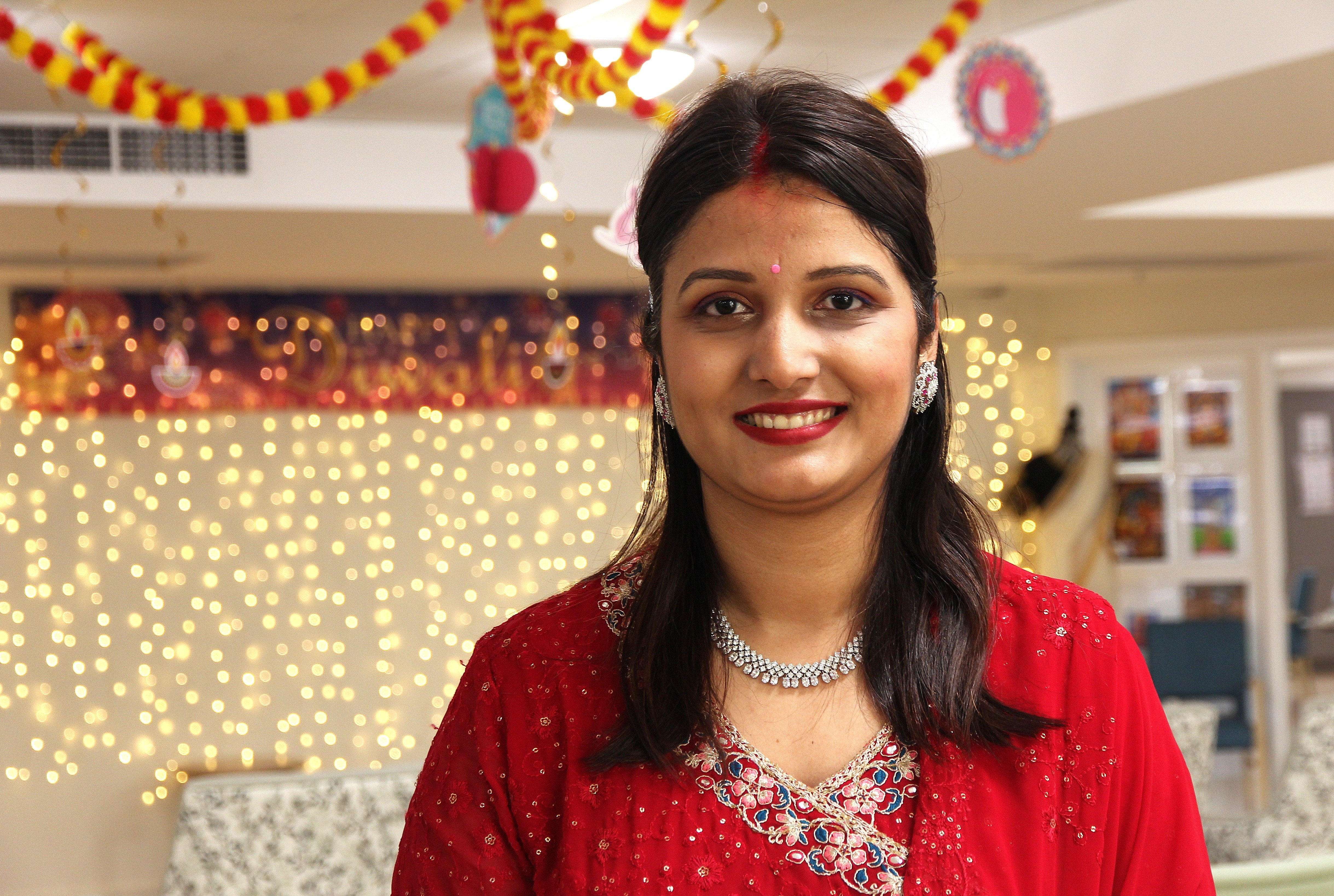 Mujer con ropa tradicional del sur de Asia.