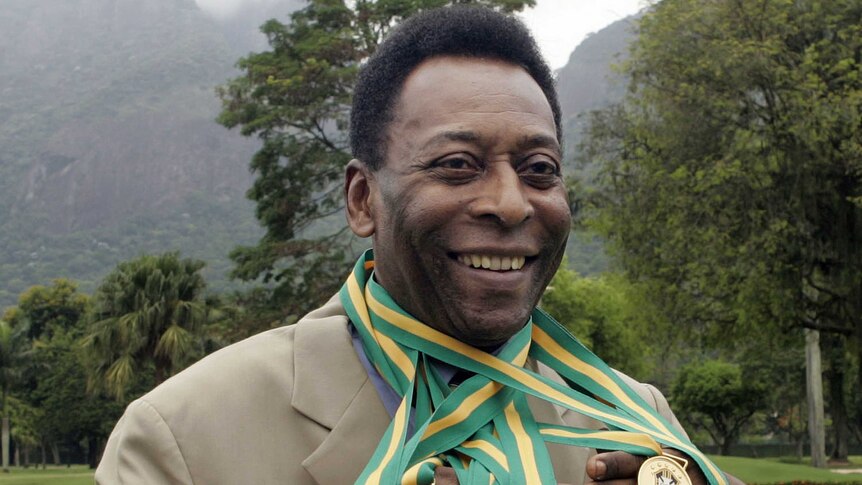 Pele poses with medals