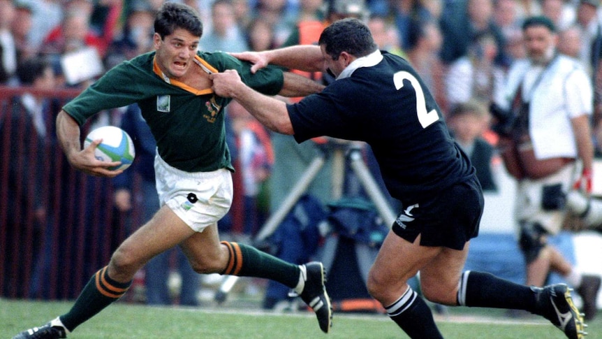 All Black Sean Fitzpatrick (R) tackles South Africa's Joost van der Westhuizen in 1995 RWC final.