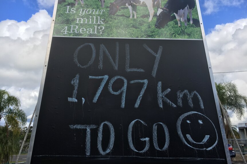 A board displaying the fact that Greg Dennis had 1,797 kilometres to go.