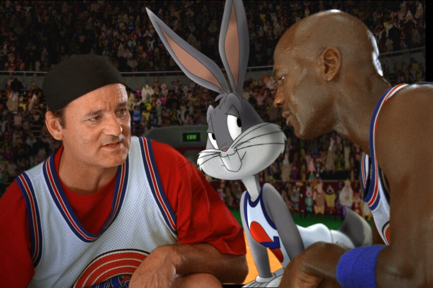 Bill Murray, Bugs Bunny (animated) and Michael Jordan in the movie Space Jam