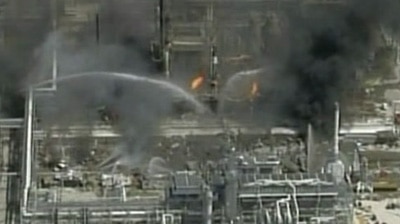 A huge explosion has rocked BP's biggest oil refinery in the United States.