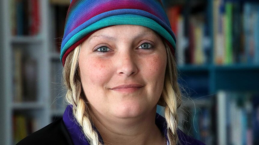 A head and shoulder shot of Dee Freitag wearing a colourful beanie.