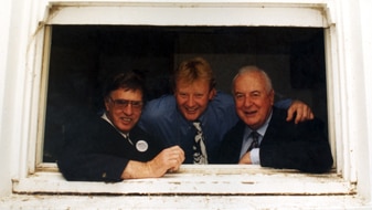 (L to R) Peter Bowers, Mike Bowers and Gough Whitlam (ABC)