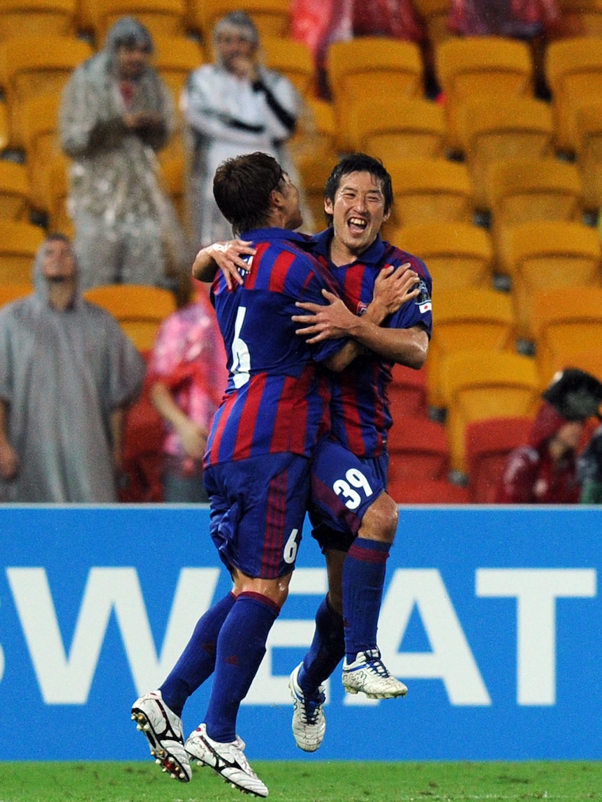 FC Tokyo midfielder Yazawa Tatsuya (R) scores the first goal against Brisbane.