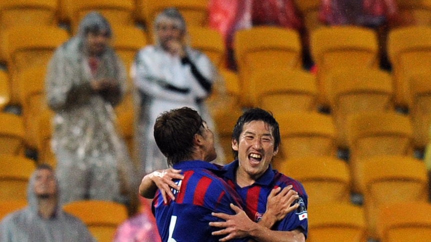 FC Tokyo midfielder Yazawa Tatsuya (R) scores the first goal against Brisbane.