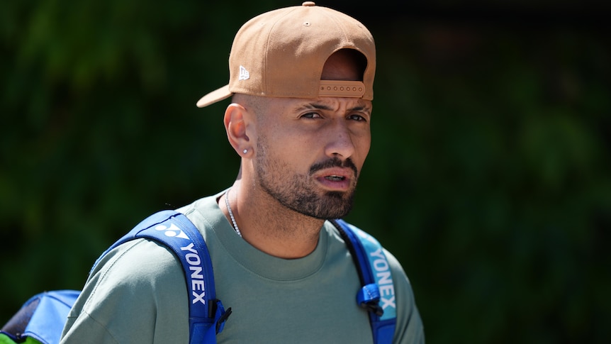 Kyrgios de volta: um mês de gancho por cocaína e farpas de Tsitsipas