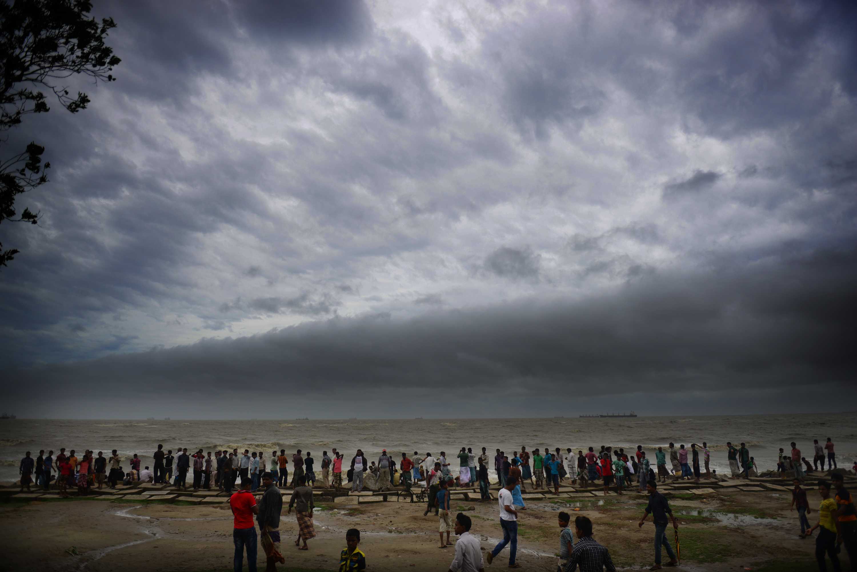 At least 14 killed as cyclone hits Bangladesh - ABC News