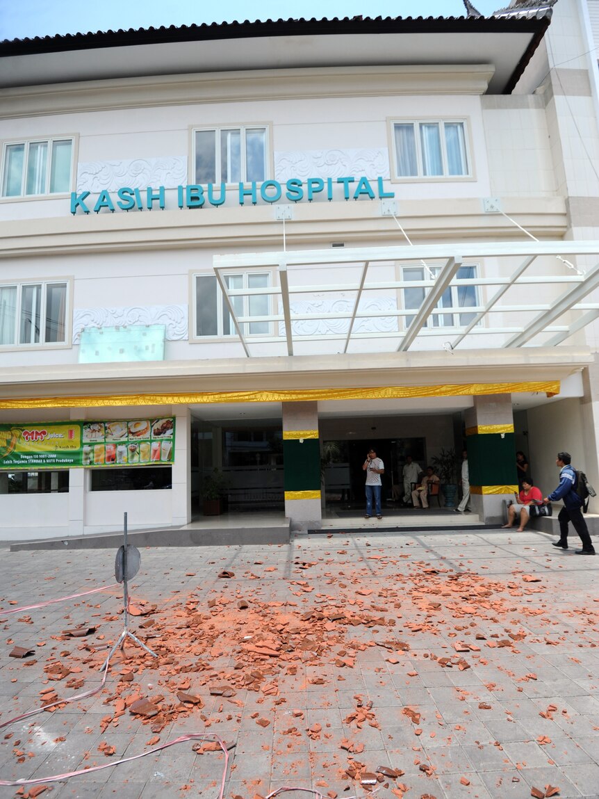 Hospital damaged in Indonesia quake