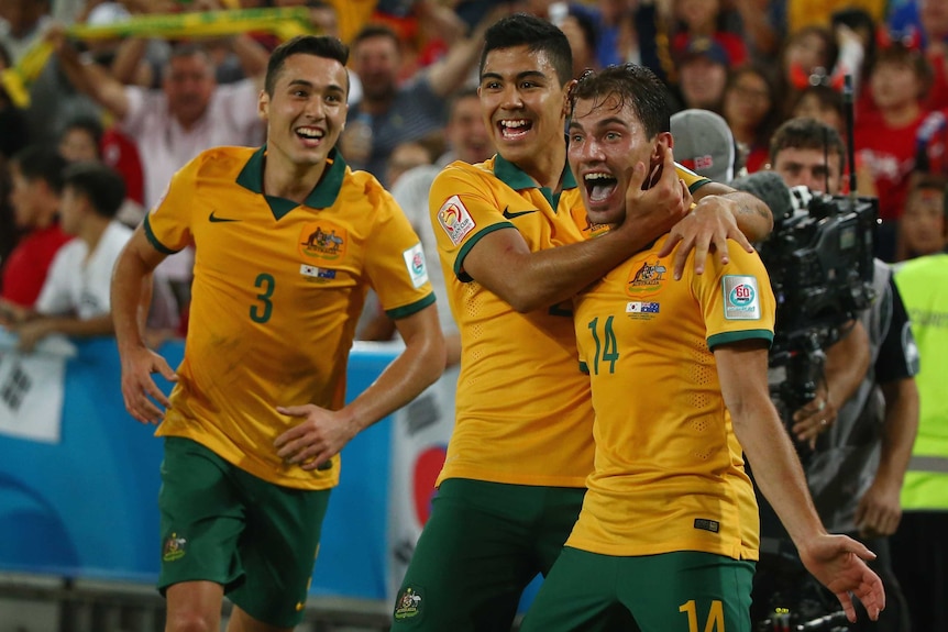Socceroos celebrate Troisi's goal in Asian Cup final