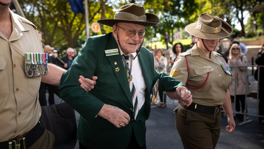 Across Australia, thousands remember those who paid the 'ultimate sacrifice' in war
