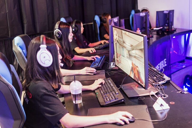 Jasmine Nguyen playing Counter-Strike with her eSports team