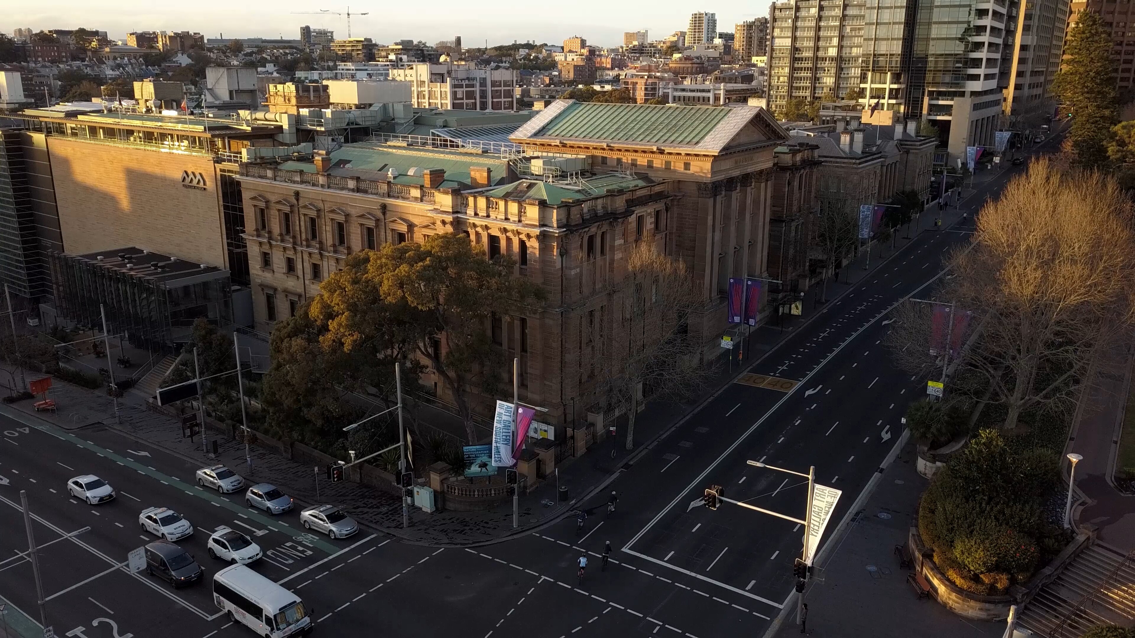 A photo of the Sydney Museum from the street view. 