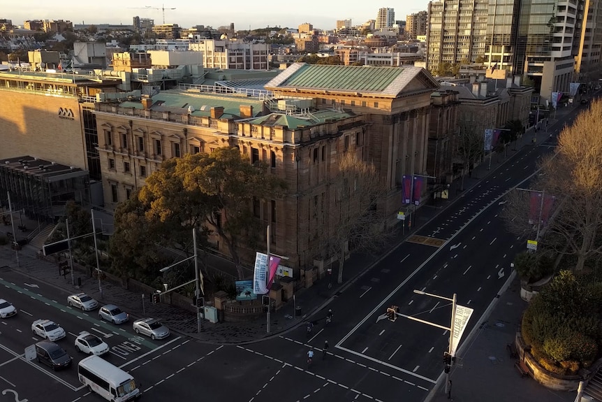 A photo of the Sydney Museum from the street view. 
