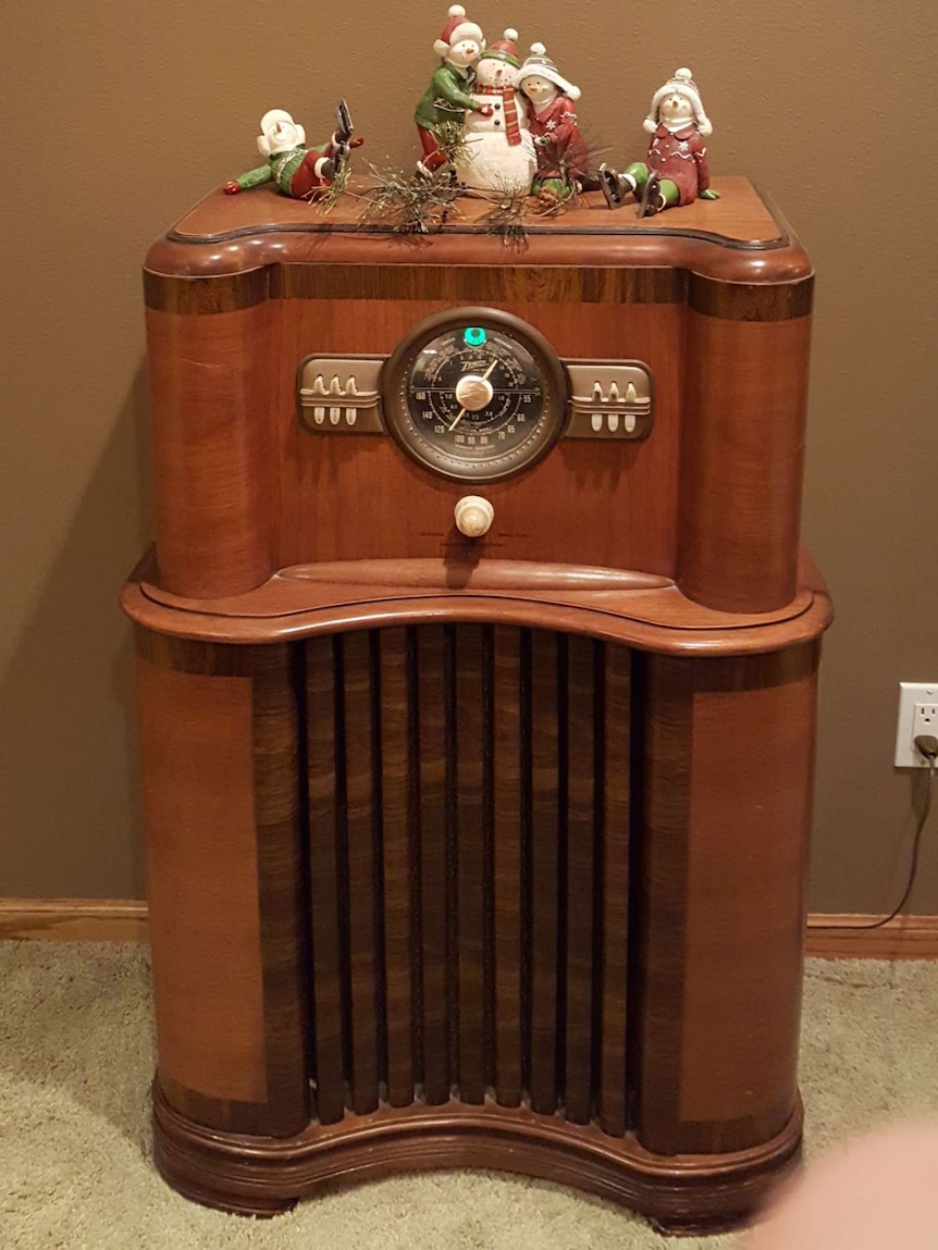 A 1940 Zenith radio