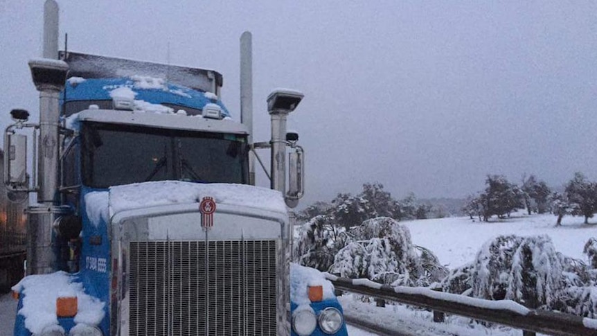 Truck stuck on the Hume Highway in snow