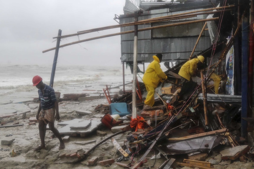 Rescuers search for survivors after Cyclone Roanu hits Bangladesh