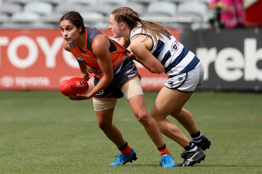 Haneen Zreika ducks out of reach of a Geelong player 