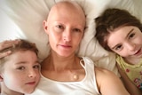 Mary Lloyd pictured with two of her children in 2020, when she had no hair. 