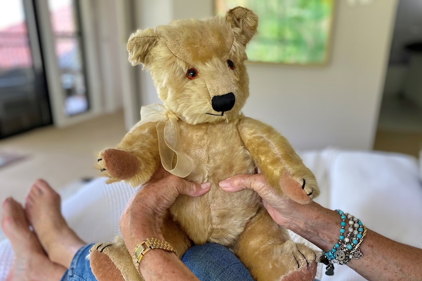 Steiff bear that is older but in good condition