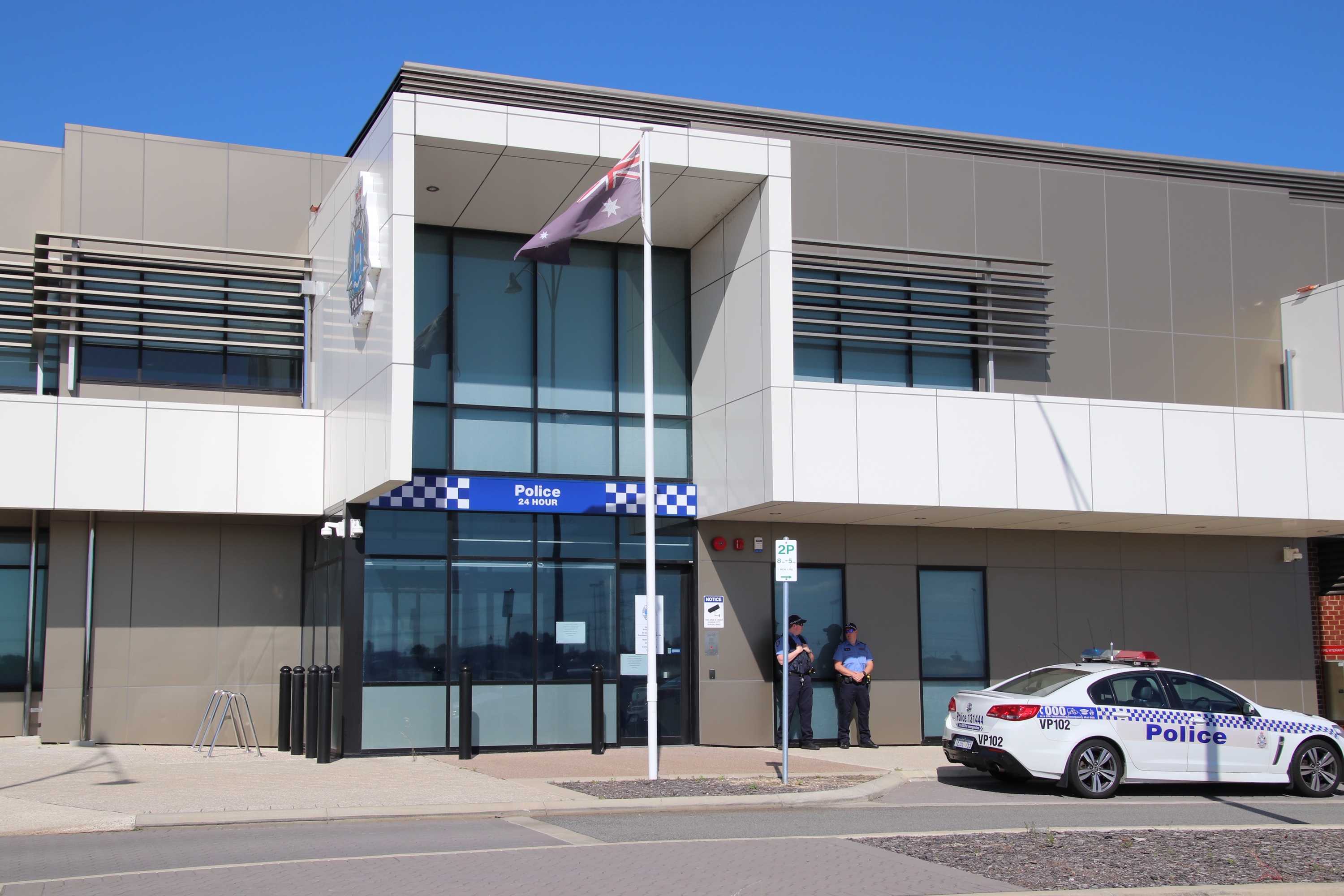 Полицейский участок сша снаружи. Полицейский департамент сша здание. Полицейский участок в лос сантосе гта 5. Здание полиции. Полис стейшен.