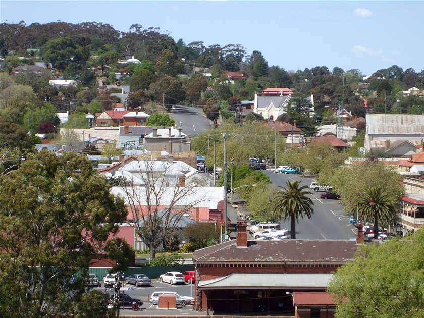 Una foto che si affaccia su una borgata